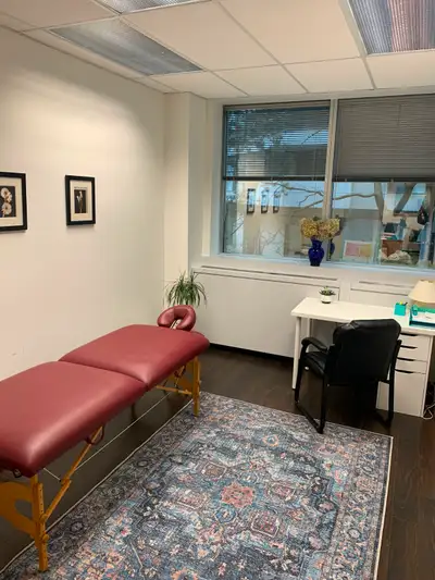 Beautiful Treatment Room for Rent – Midtown Toronto Ideal for Health & Wellness Practitioners Join a...