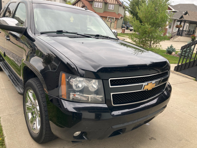 2013 Chevy Avalanche Black Diamond  in Cars & Trucks in Edmonton - Image 3
