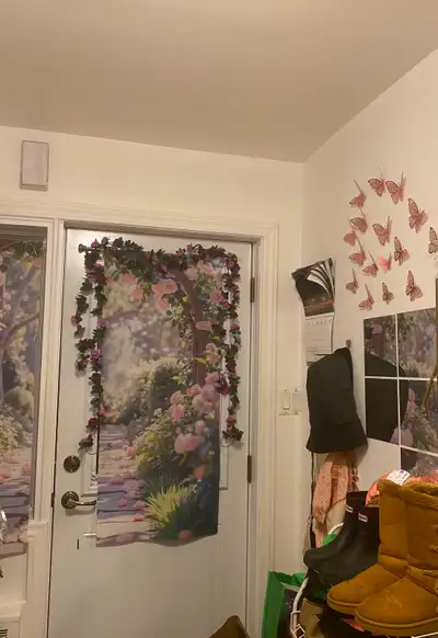 Beautiful 2 1/2 apartment Montreal West for rent, close to food stores right beside a park, quiet ne...