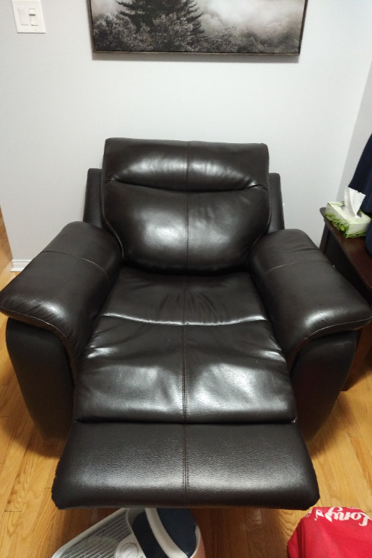 NEW Large Leather Reclining Armchair in Chairs & Recliners in City of Toronto - Image 3