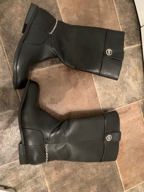 Michael Kors Youth Boots in Kids & Youth in Prince Albert