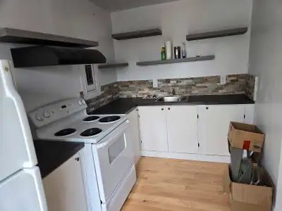 Located near Queens University, we have a one bdrm plus one, apartment available immediately. This u...