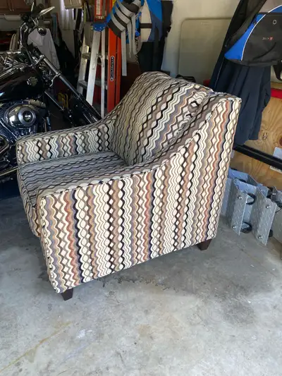 chair in great condition. No rips or stains, View more