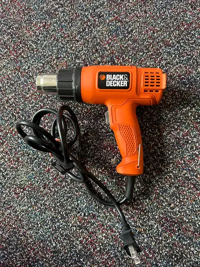 This Black and Decker heat gun is perfect for various tasks! This item is in used like new condition...