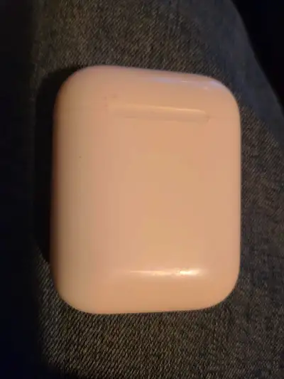Selling my used Apple AirPods; they're still kicking but show signs of use. Perfect if you need a re...