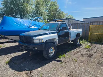 Selling 2001 dodge ram 2500 v10 4x4 truck has 198,000km runs and drives good needs some love but a r...