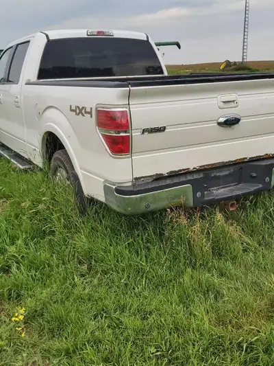 Ford truck for sale needs a engine nice shape call if interested 4034959810