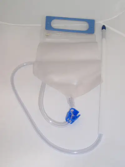 ORAL CALF FEEDER. Holds up to 2000 cc. Probe has clamp to control flow rate. Excellent condition. (P...