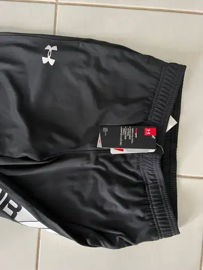 BNWT New! Underarmour Youth Track Pants (Size Large), View more