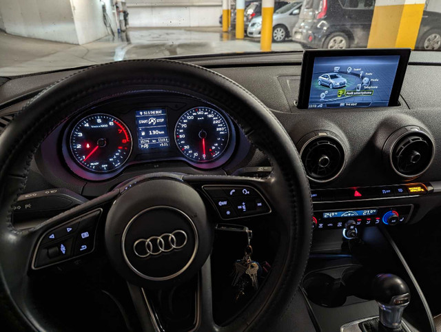 Audi A3 black under warranty  dans Autos et camions  à Ville de Montréal - Image 4