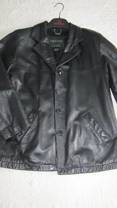 Black leather "Danier" women's jacket Has lining, 2 outside pockets and one on the inside No rips or...