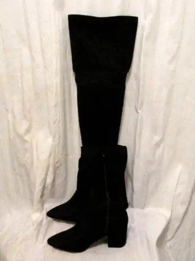 Designed in an over-the-knee, chic equestrian style. Its side zipper makes it easy to wear, and a we...
