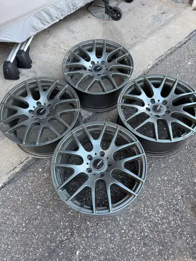 Aftermarket BMW wheels 18” RSWW wheels 5x120 ET35 Centre caps included. 1 has a slight bend on the l...