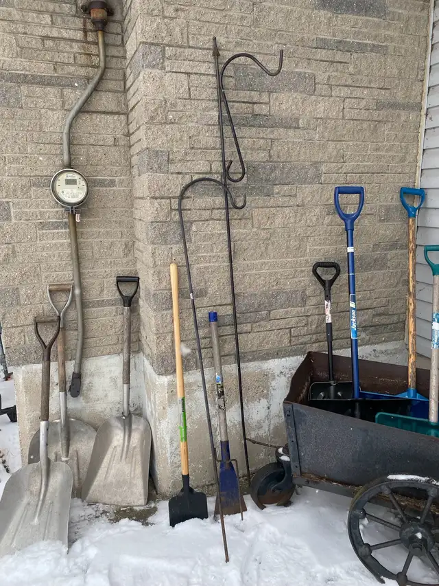 Snow Shovels,,New Roof Shovel,Garage Squeegee in Hand Tools in Norfolk County - Image 6