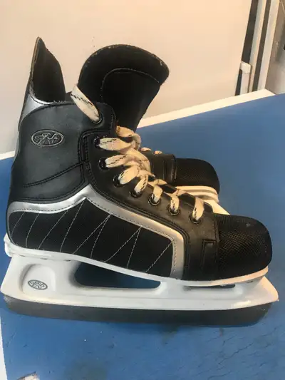 Hespeler Senior size 9 skates, View more