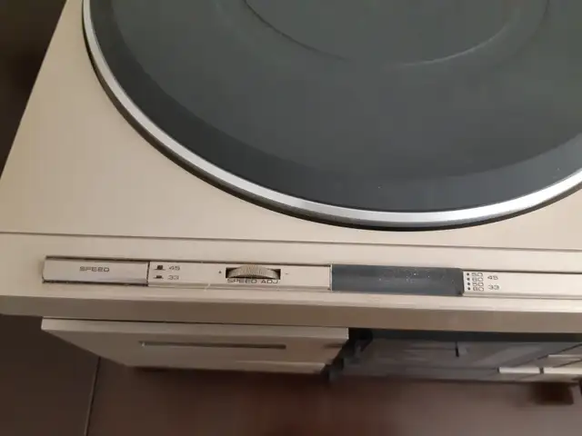 Pioneer Turntable  PL-4  in great working condition in General Electronics in Oshawa / Durham Region - Image 7
