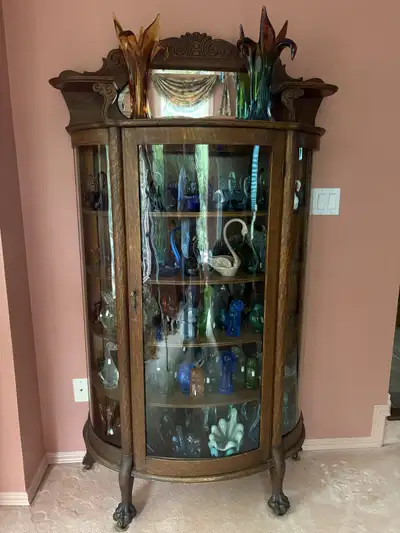 China/Curio Cabinet Oak & Glass Vintage, View more