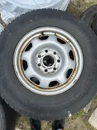 7 bolt Ri, LT245/75R17 snow tires.