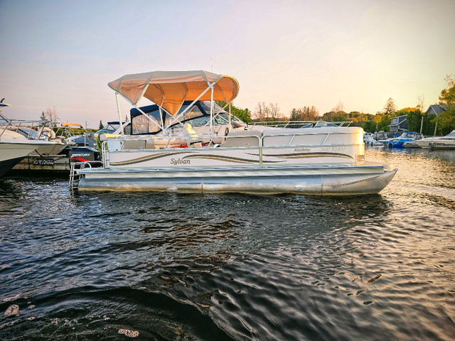 2004 Sylvan Mandalay 8523cr Pontoon for sale. in Powerboats & Motorboats in Barrie