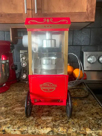 Old fashioned movie time popcorn machine. Working, nice decor piece. Table top. Pet and smoke free h...