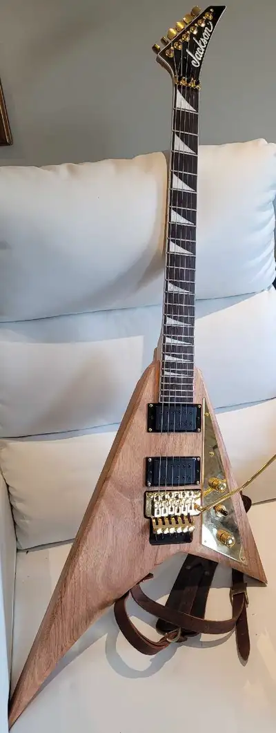 Jackson RR flying V, View more