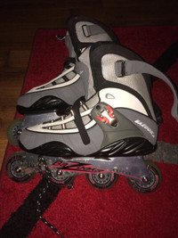 ROLLERBLADE À VENDRE NEUFS $75.00 BAZOOKA ABEC - 5