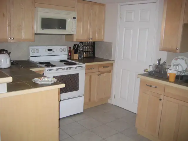 Off-Campus Student Housing Near WLU & UW in Long Term Rentals in Kitchener / Waterloo - Image 8