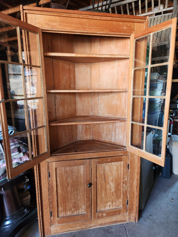 Beautiful Antique Pine Corner Cupboard in Other in Kingston - Image 2