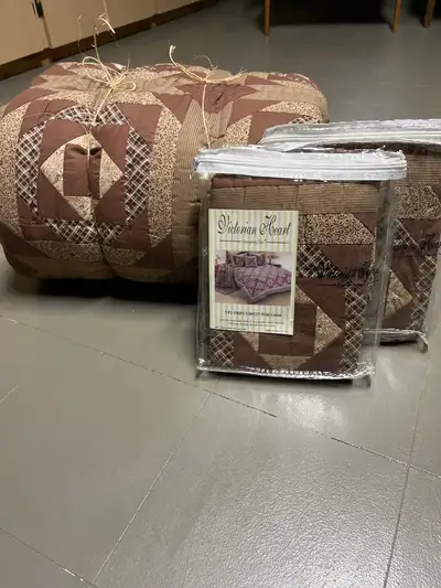 Brand New King Size Quilt With 2 Pillow Shams, View more