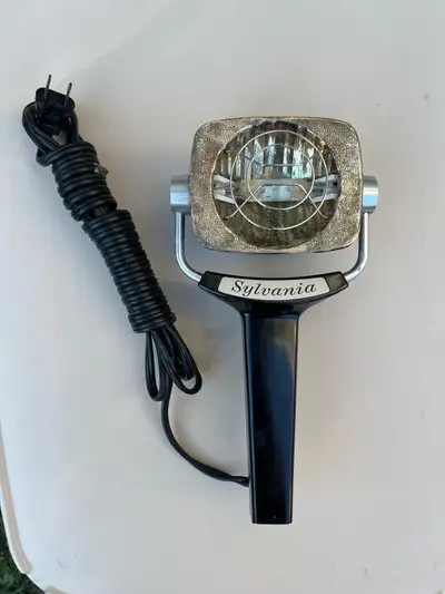 Awesome 1960s Sylvania Sun Gun SG-1, a classic piece of vintage photography and filmmaking equipment...