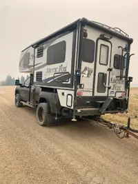 2020 Arctic Fox 992 Dry Bath Long box Truck Camper