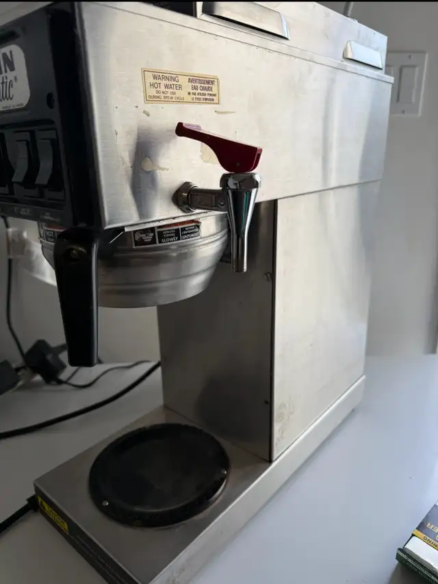 Cafetière pour restaurant/ Cafetière commerciale BUNN Omatic in Other in Laurentides - Image 3