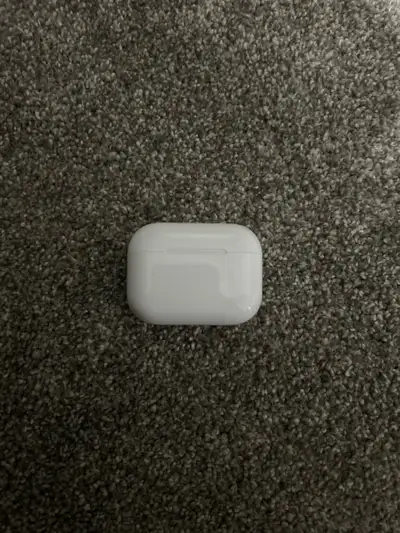     Apple AirPods Pro (Latest Gen) – Excellent Condition, View more