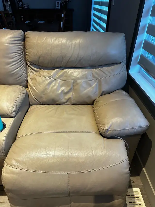 causeuse électrique 2places couleur beige in Couches & Futons in Drummondville - Image 2