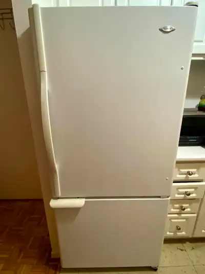Réfrigérateur/ Fridge, View more