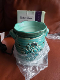 Brand New SCENTSY WarmerBrand new in box never used$50