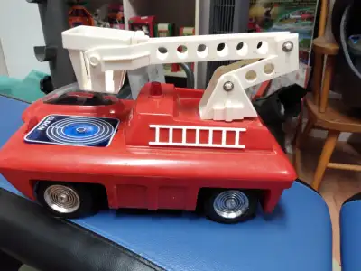 Hi I have up for sale a 1971 Vintage Eldon Command Cassette Toy Fire Truck Made in Japan. It is in g...