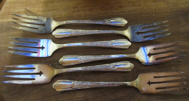 Vintage Silver Plate Dessert Forks  6  Oneida in Kitchen & Dining Wares in St. Albert