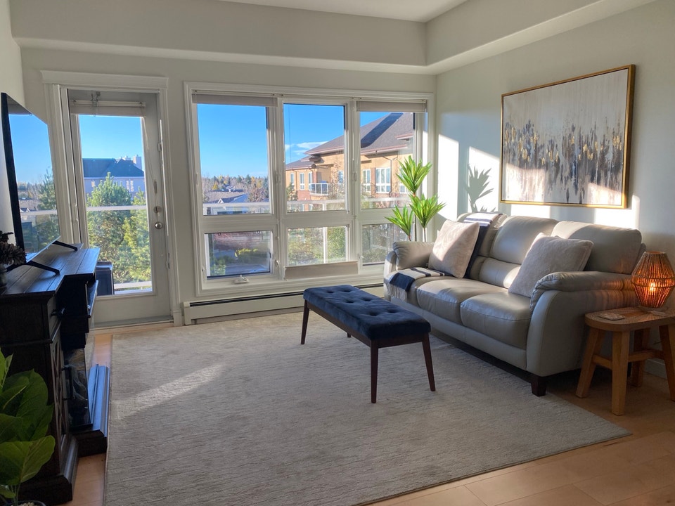 executive 2-bed furnished condo in Wildwood 3