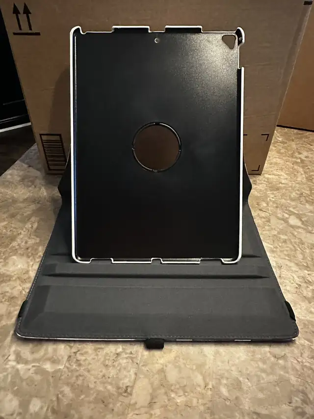12.9” 1st/2nd Gen iPad 360 Degree Rotating Cover (Brand New) in iPads & Tablets in Barrie - Image 6