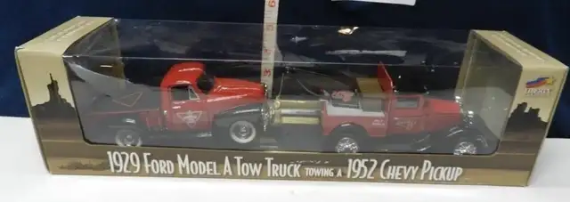 4 CANADIAN TIRE TOY TRUCKS -  1964 with SKIDOO / 1929 TOWING in Arts & Collectibles in Mississauga / Peel Region - Image 5