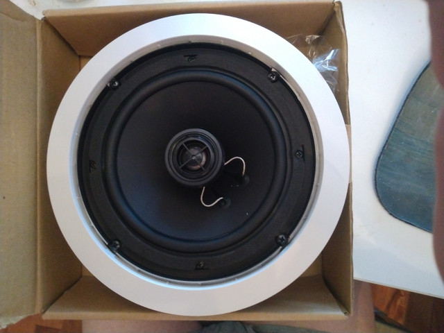 Quest q650 c ceiling speaker. Never used. Seats in my closet. in Speakers in Oshawa / Durham Region - Image 2