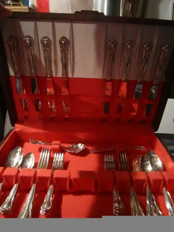 CHATELAINE silverware set, Service for 8 in Arts & Collectibles in Edmundston - Image 3