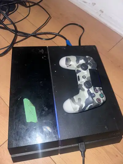 Ps4 avec 1 manette Possibilité de vendre un casque 50$