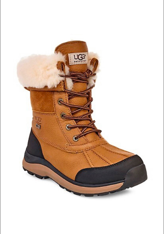 New Ugg Women's Adirondack III Boots 250$ dans Femmes - Chaussures  à Ville de Montréal - Image 2