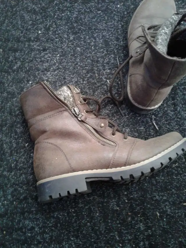 Women winter boots size 5.5 in Women's - Shoes in Calgary - Image 3
