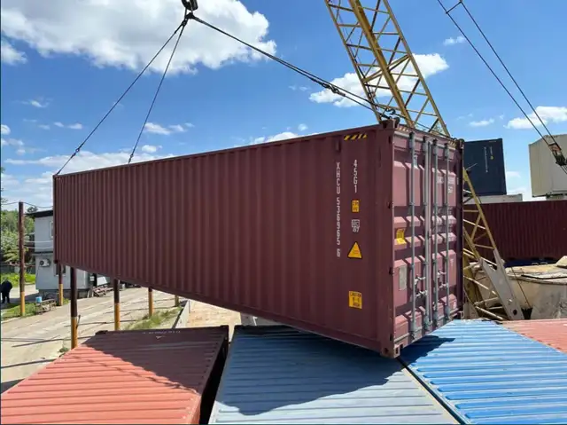 20 ft and 40 ft containers ***Parry Sound Area*** in Other in Muskoka - Image 8
