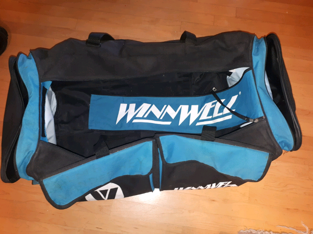 Womens Hockey Equipment in Hockey in Belleville - Image 9