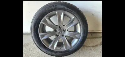 4 pneus Nokian , ZLine A/S, 255 50 19, en tres bon état, monté sur roue mag d’Acura d’origine, avec...
