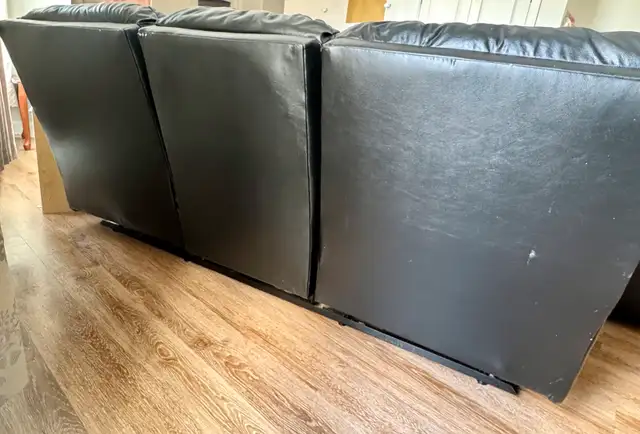 FREE Leather Couch in Couches & Futons in Dartmouth - Image 7